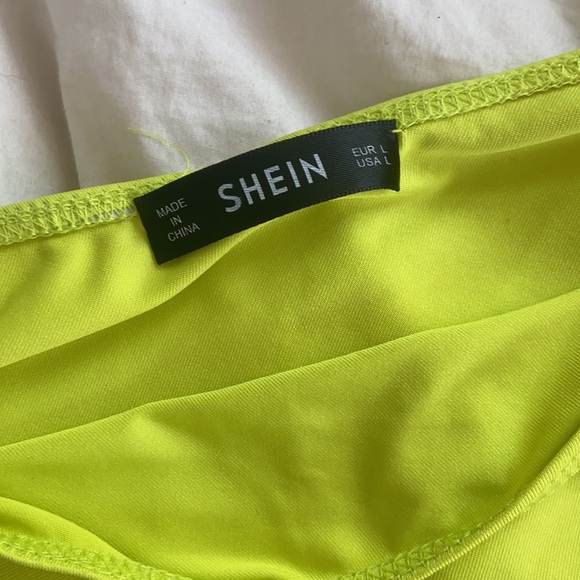 SHEIN NEON YELLOW/GREEN ONE-SLEEVE CROPTOP - Picture 3 of 3